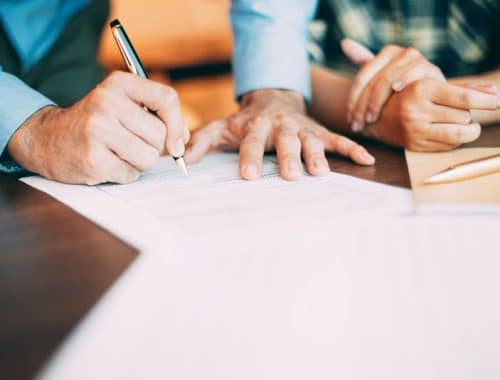 Umowa o pracę czy zlecenie – co lepsze?